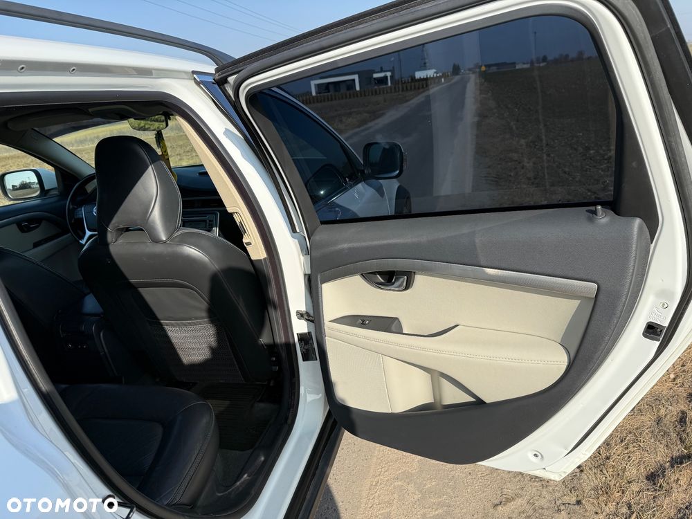 Volvo XC 70 D5 AWD Momentum - 16