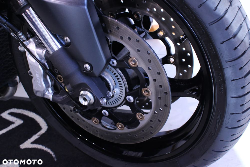 Suzuki GSX - 28