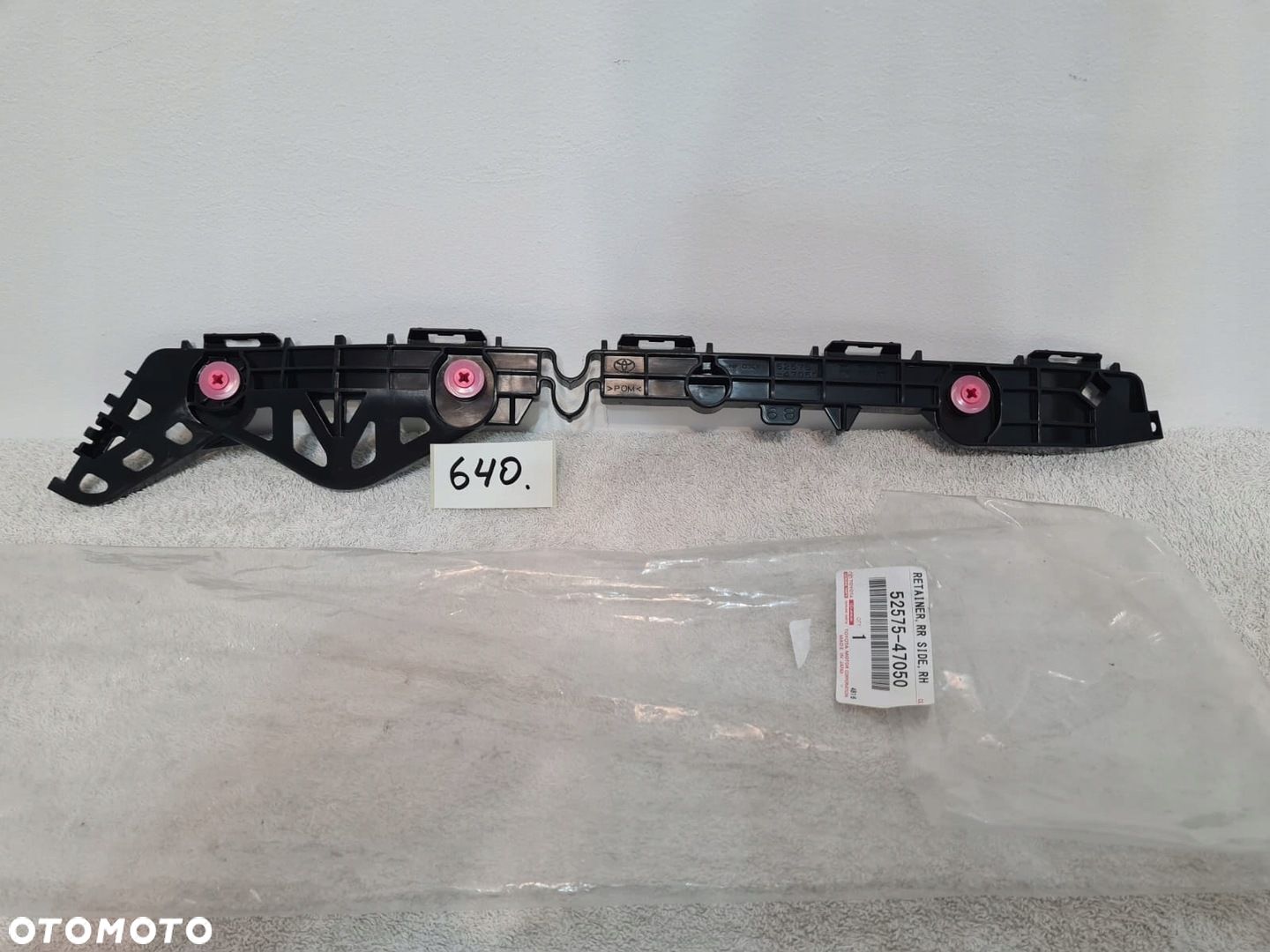 Ślizg mocowanie zderzaka prawy tyl Toyota Prius IV 4 nowy - 1