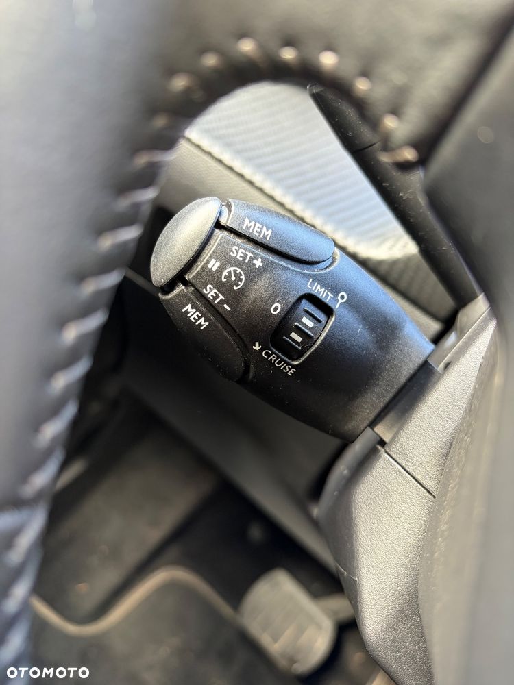 Peugeot 208 - 15