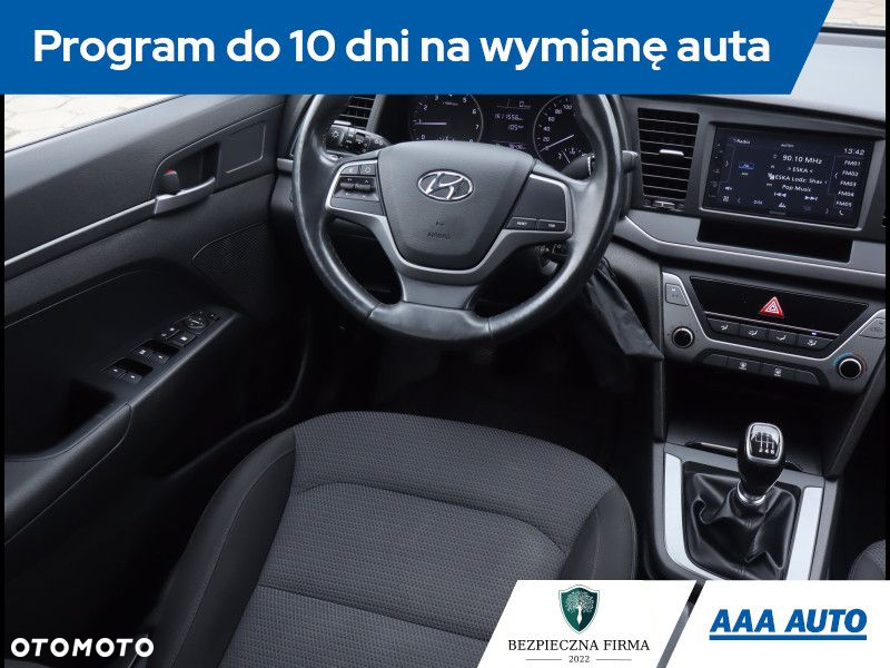 Hyundai Elantra - 8
