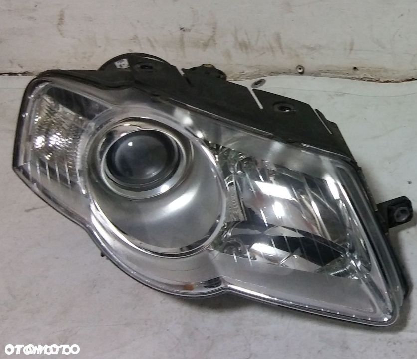 Reflektor prawy Lampa prawa VW Passat B6 2005- - 1