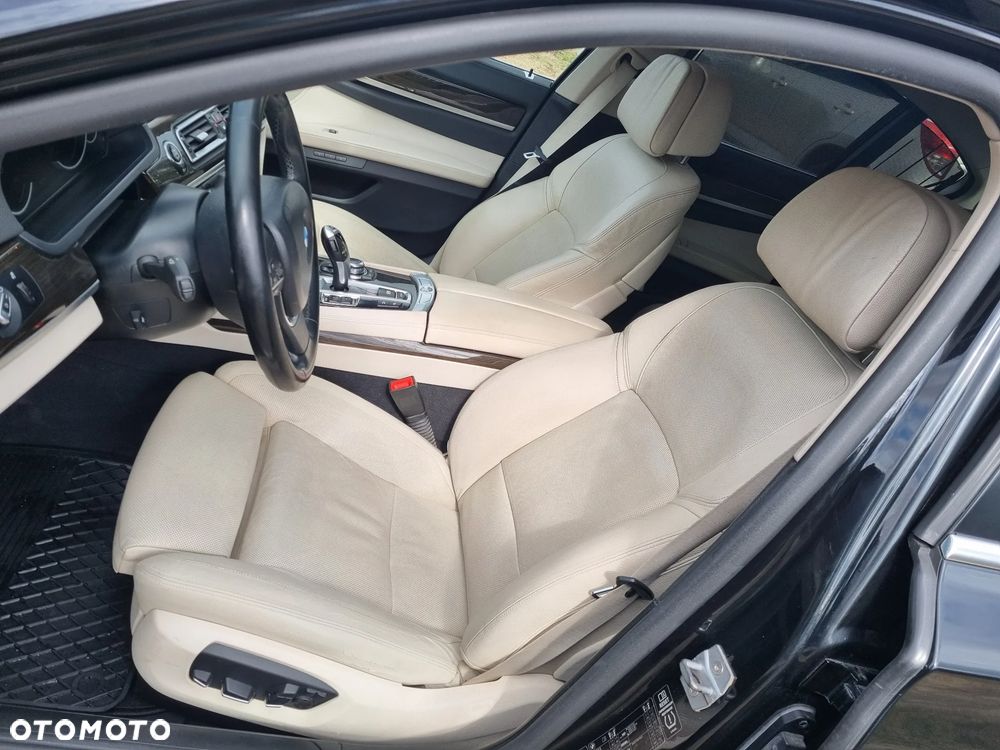 BMW Seria 7 740d xDrive - 23