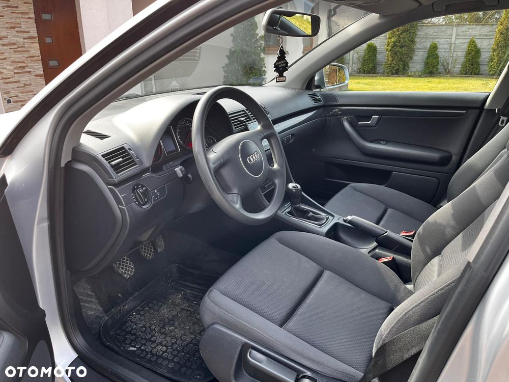 Audi A4 Limousine - 14