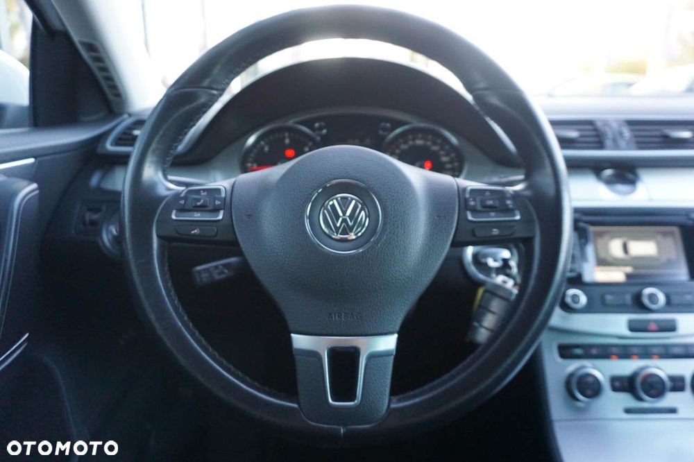 Volkswagen Passat - 9