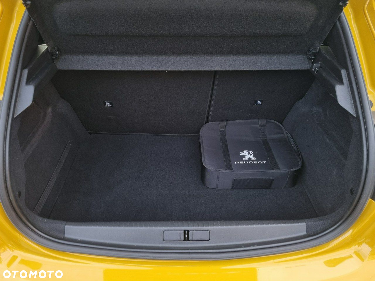 Peugeot 208 - 12