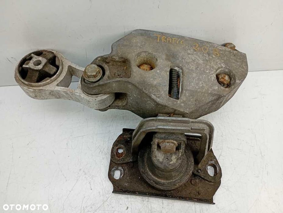 łapa wspornik silnika vivaro trafic primastar 2.0 16v benzyna 08r 8200159772A - 2