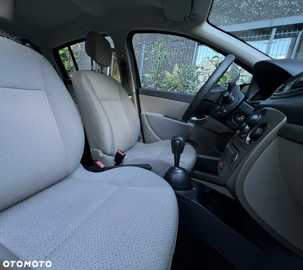 Renault Clio - 11