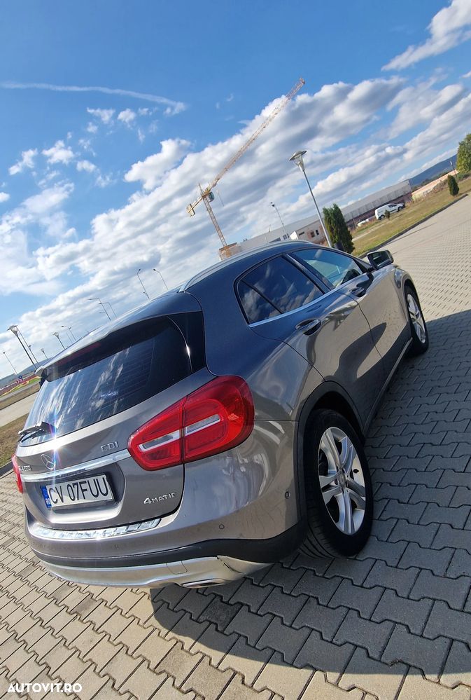 Mercedes-Benz GLA - 8