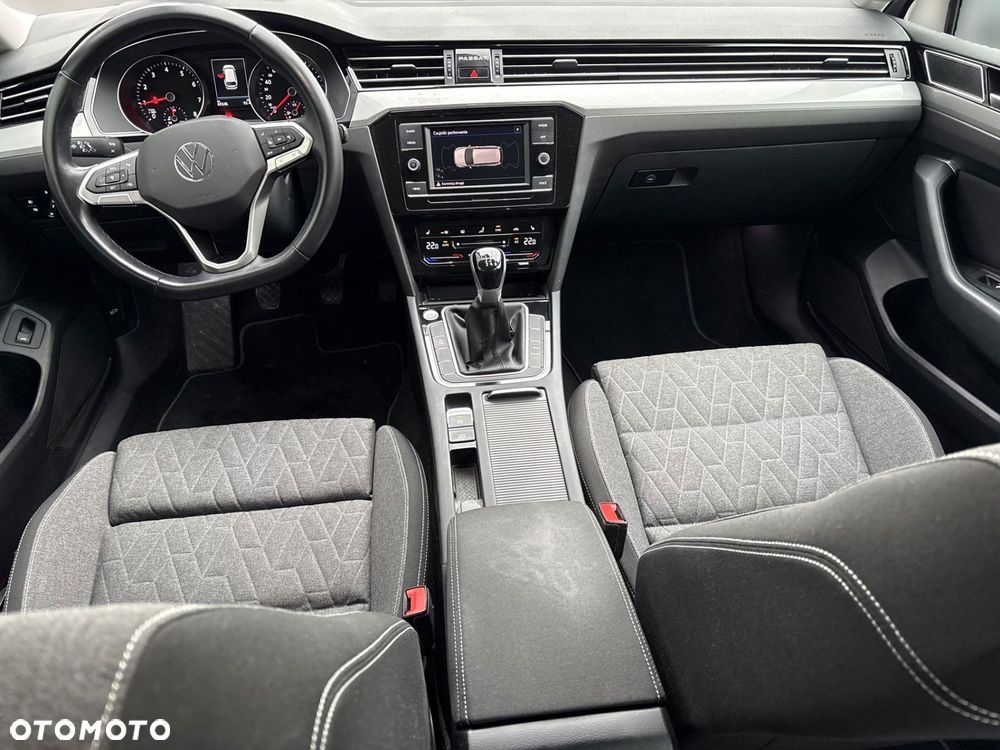 Volkswagen Passat - 19
