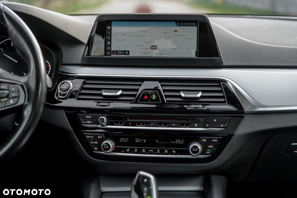 BMW Seria 5 525d - 23