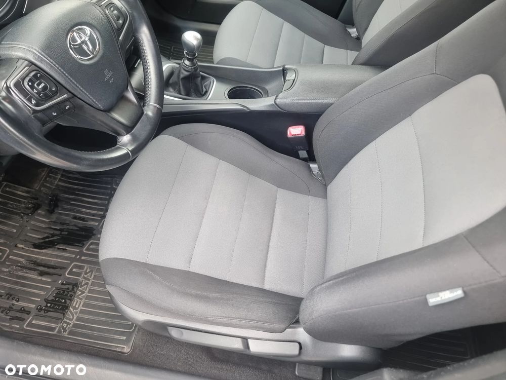 Toyota Avensis 1.8 Active - 10