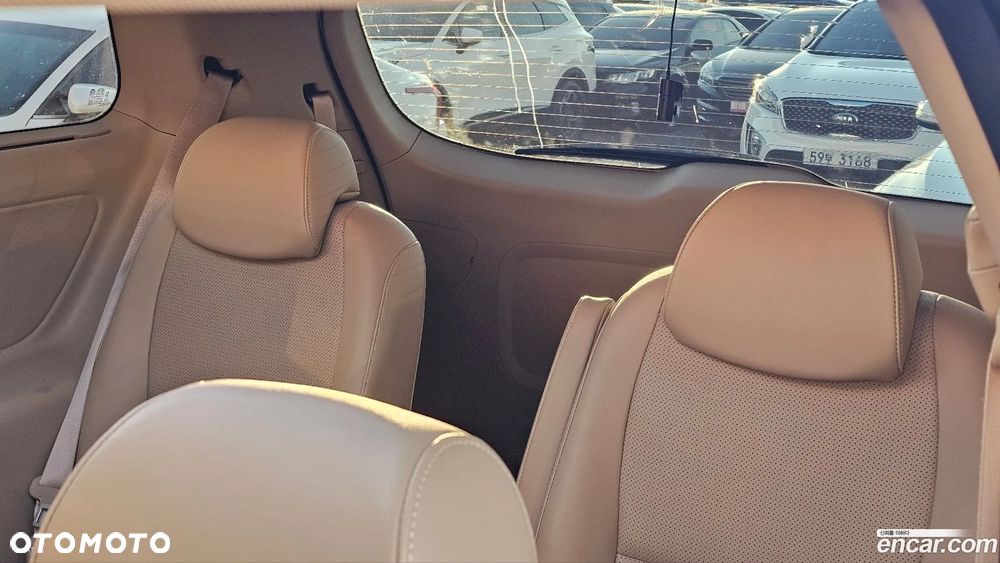 Kia Carnival - 9