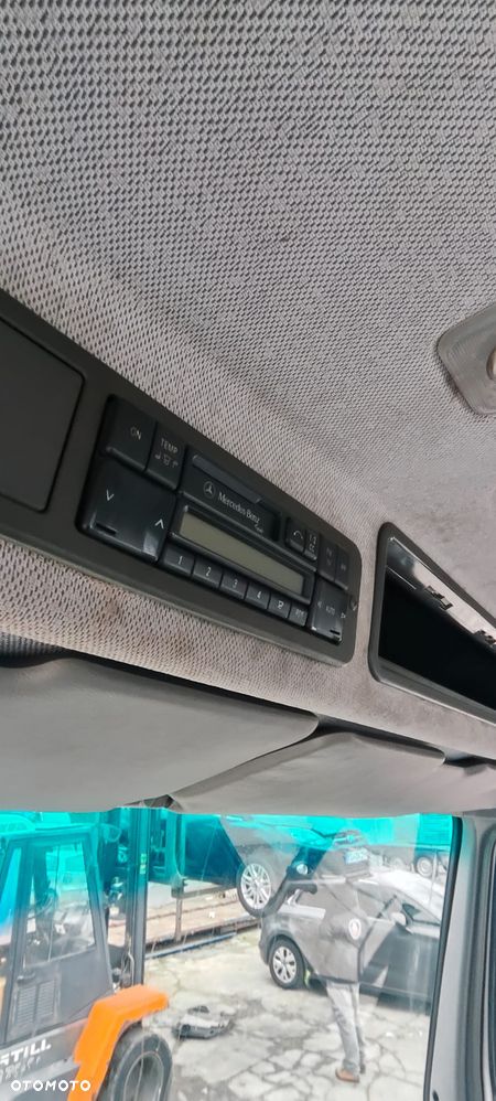 Mercedes-Benz 1827 - 12