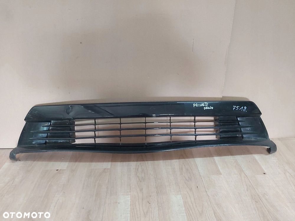 Toyota Prius III kratka zderzaka przód