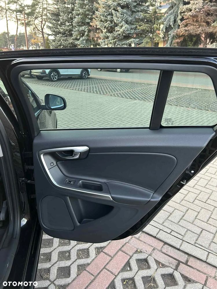 Volvo V60 T5 Drive-E Dynamic Edition (Momentum) - 22
