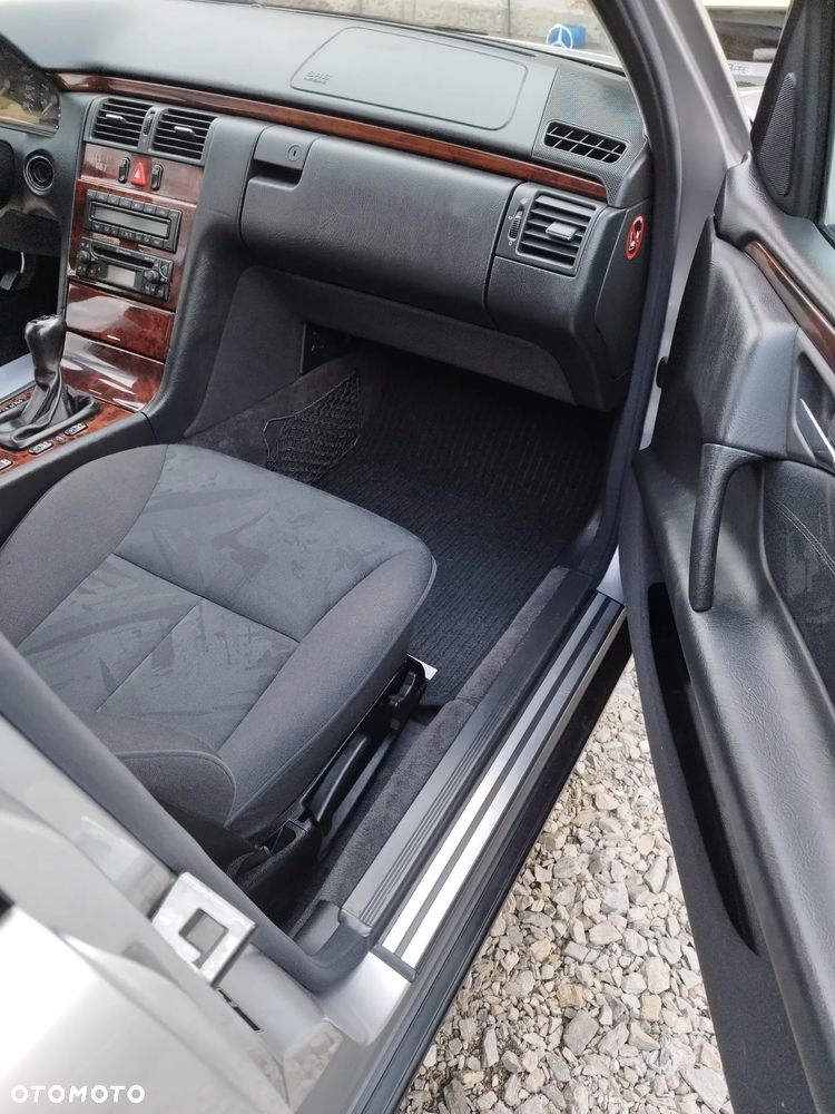 Mercedes-Benz 280 - 9
