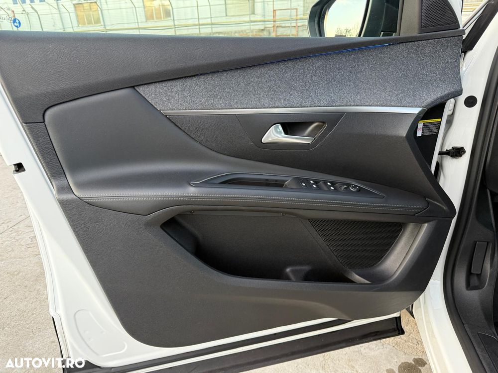 Peugeot 3008 1.2 PureTech Turbo S&S EAT8 Allure - 36