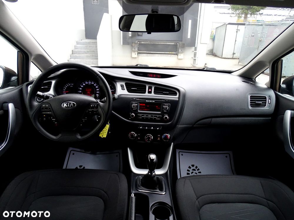 Kia Ceed 1.6 GDI Dream Team Edition - 16