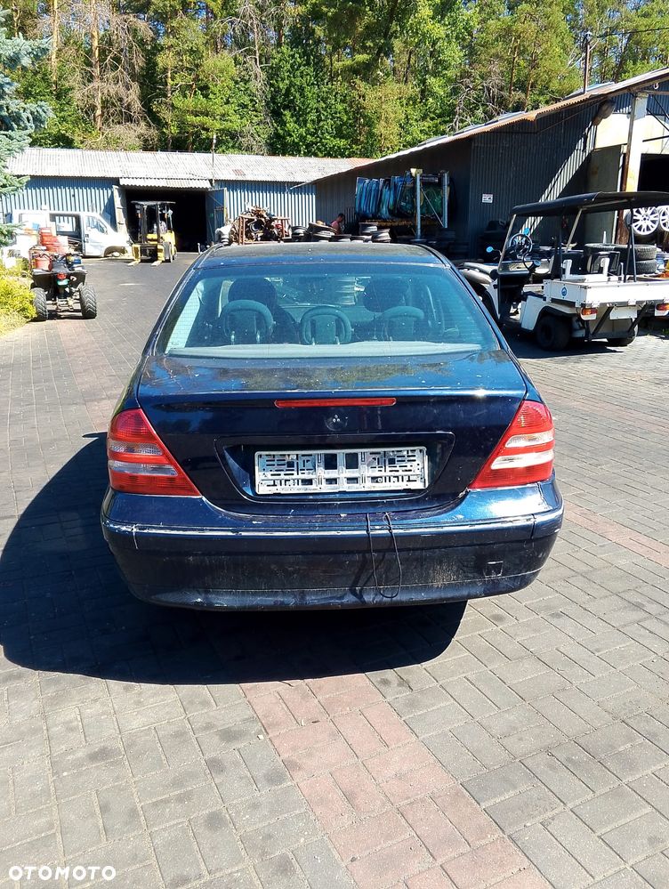 Mercedes – Benz Klasa C W203 (00-04r.) 2.0 B 163KM. Silnik 111.955 (111 955) (111955) Skrzynia 722.616 (722 616) (722616) lakier 359.Cały na części. GWARANCJA !!!  Przód Tył Zestaw Komplet Drzwi Klapa Zderzak Błotnik Maska Grill Atrapa Szyba Pas Lampa Lusterko Boczki Fotel Kanapa Kokpit Deska Rozdzielcza Przełącznik Włącznik Sterownik Przewody Wiązka Instalacja Moduł Komputer Czujnik Listwa Pompa Alternator Wtryski Głowica Rozrusznik Kompresor Sprzęgło Dwumas Silnik Skrzynia ABS Klimatyzacji Paliwa Wspomagania Kolektor Turbina Przepustnica Zawór Chłodnica Koło Hak Belka Sanki Zawieszenie Mcpherson Półoś Amortyzator Wydech Tłumik Zacisk Most - 3