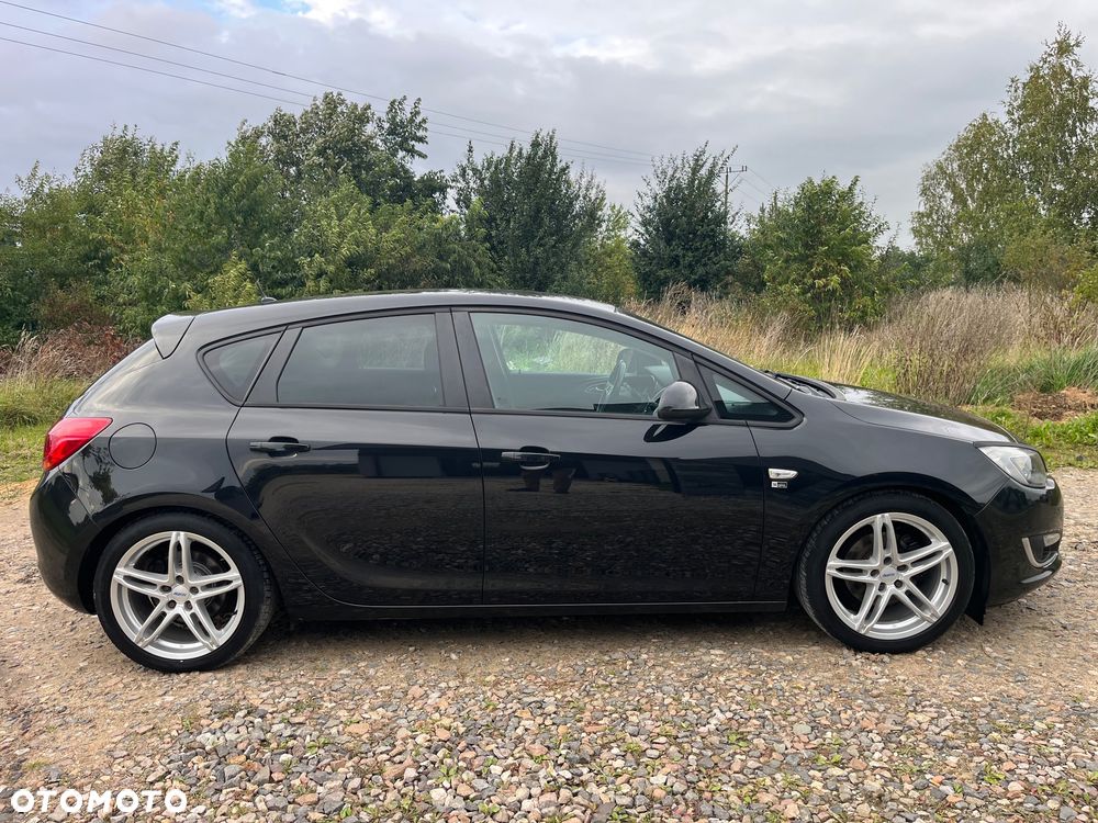 Opel Astra 1.6 Turbo 150 Jahre - 11