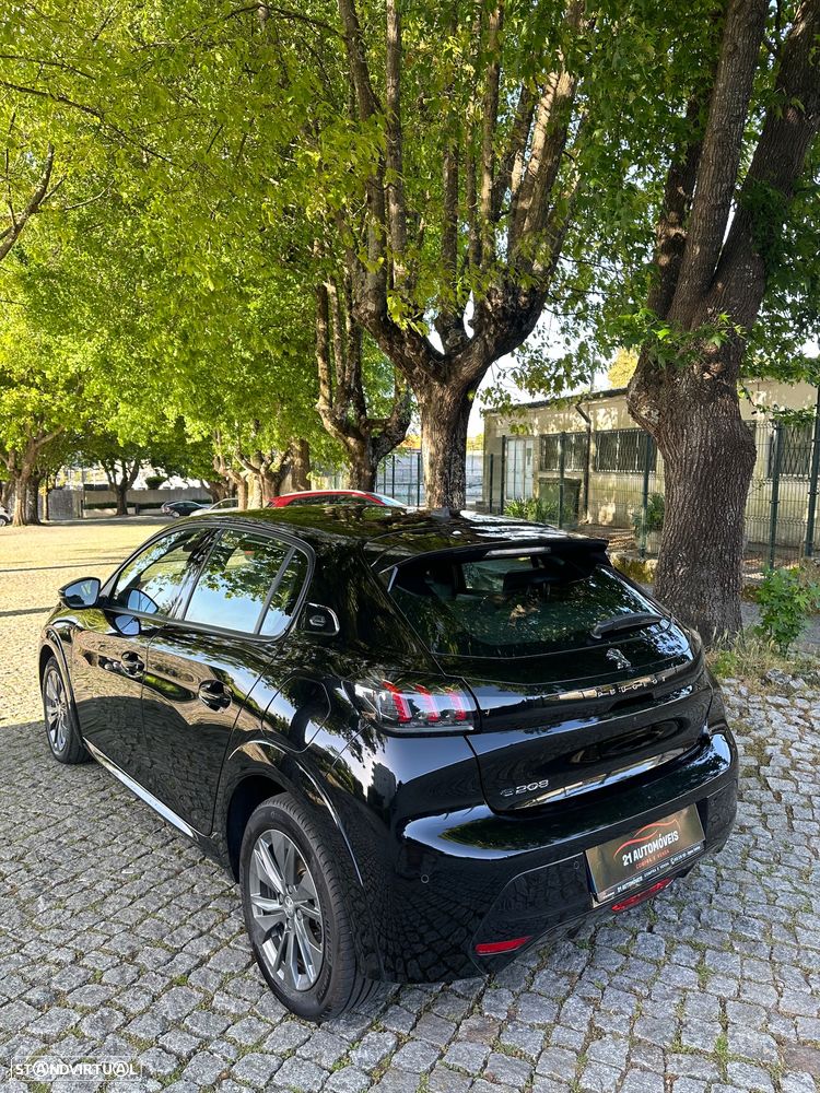 Peugeot e-208 Allure - 14