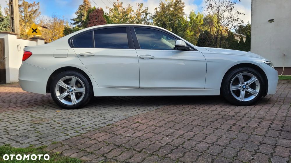 BMW Seria 3 328i xDrive - 4