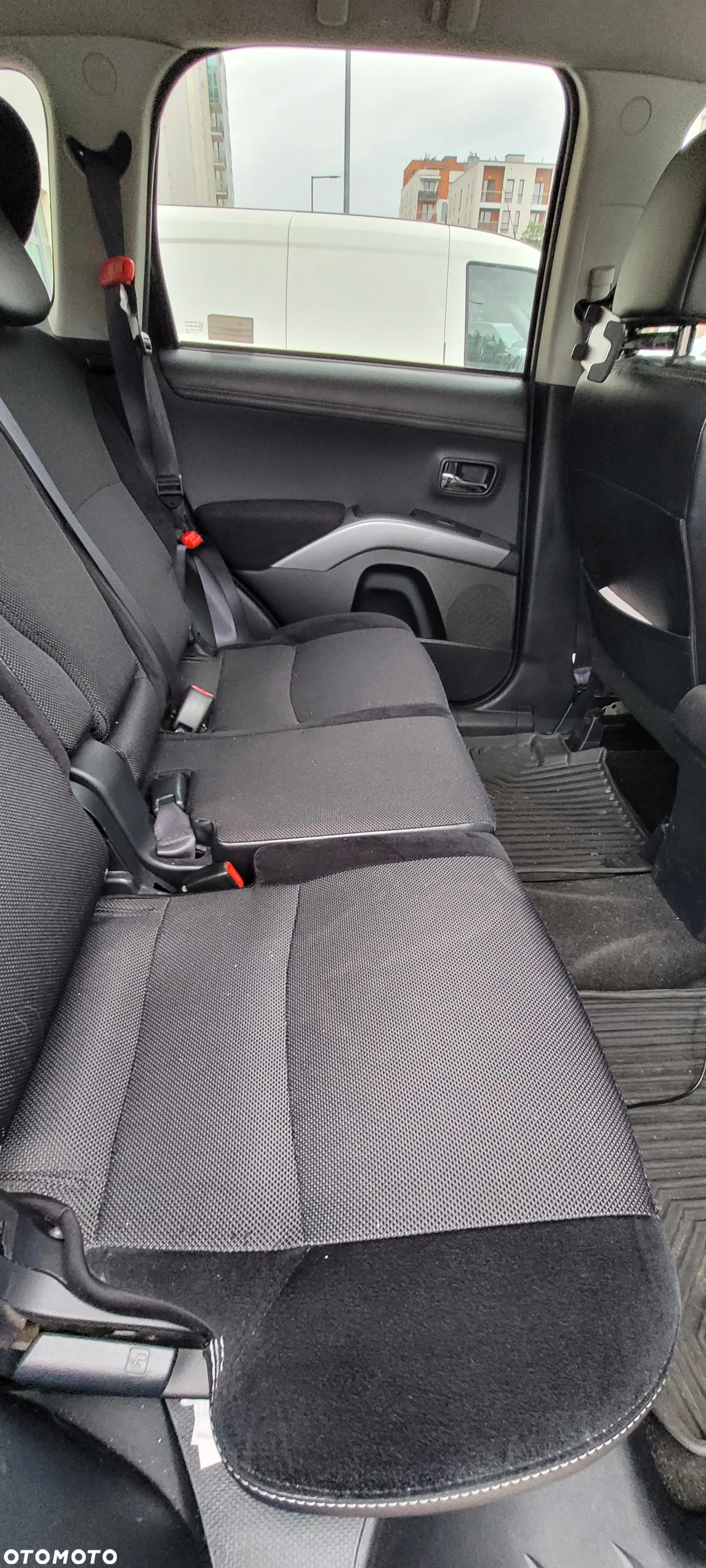 Mitsubishi Outlander 2.0 Intense + 2WD EU5 - 9