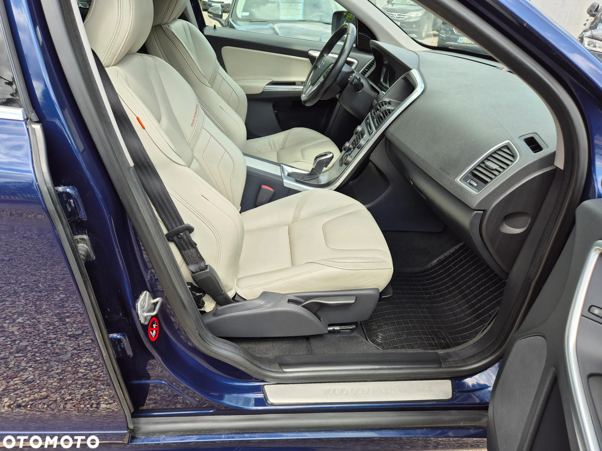 Volvo XC 60 D3 Drive-E Ocean Race - 14
