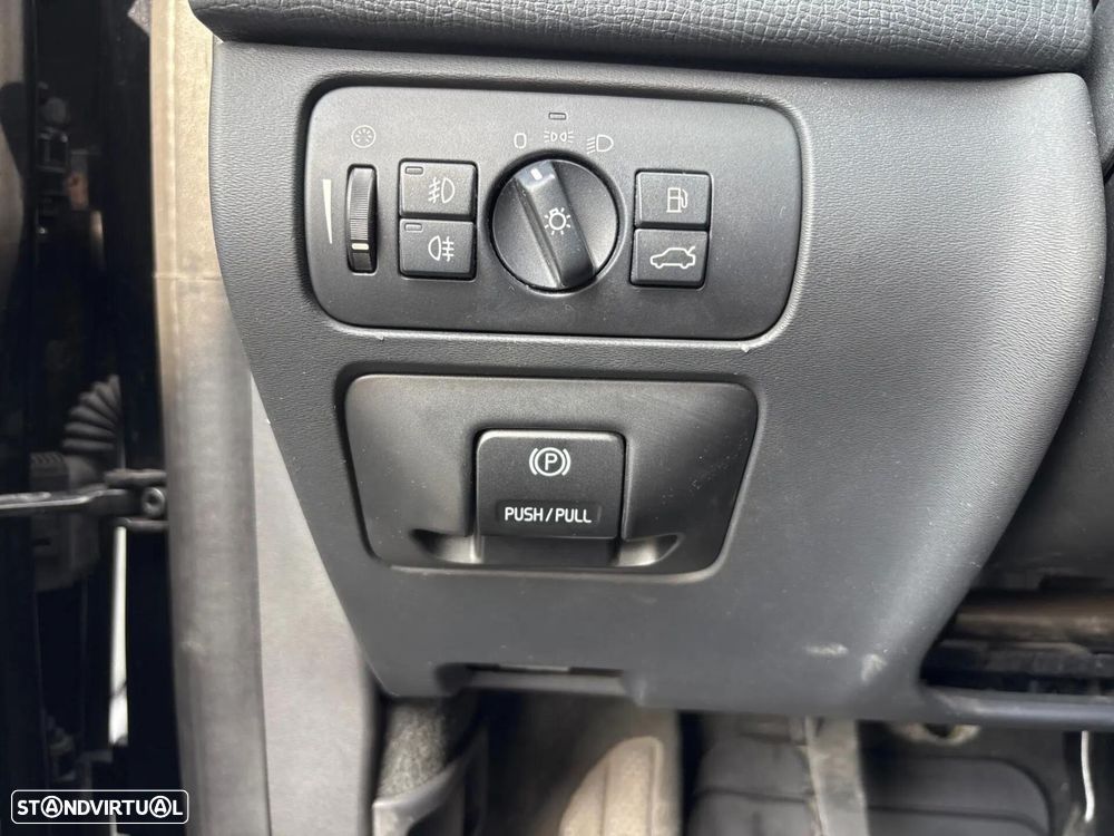Volvo XC 60 2.4 D Drive Momentum - 14