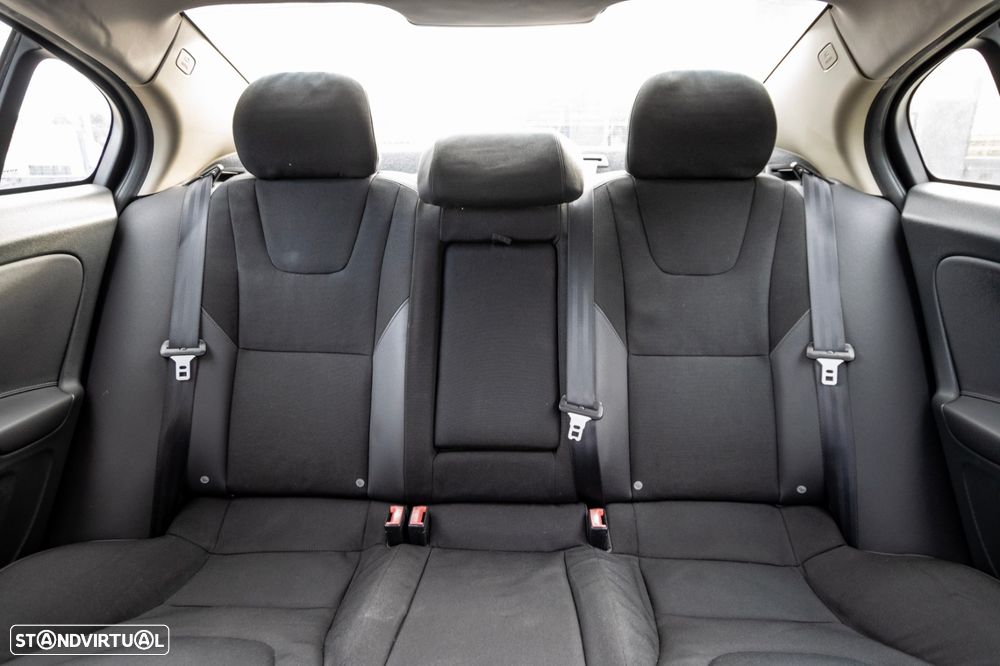 Volvo S60 2.0 D3 Momentum Start/Stop - 9