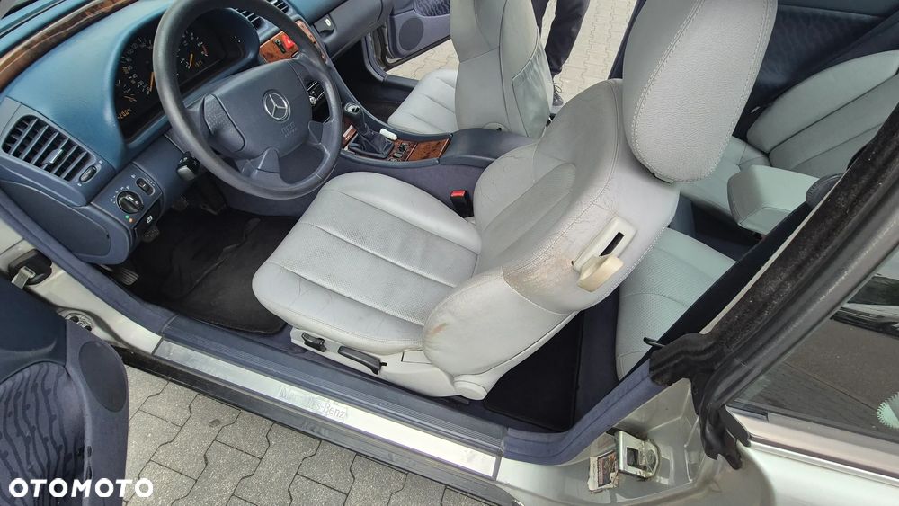 Mercedes-Benz CLK - 13