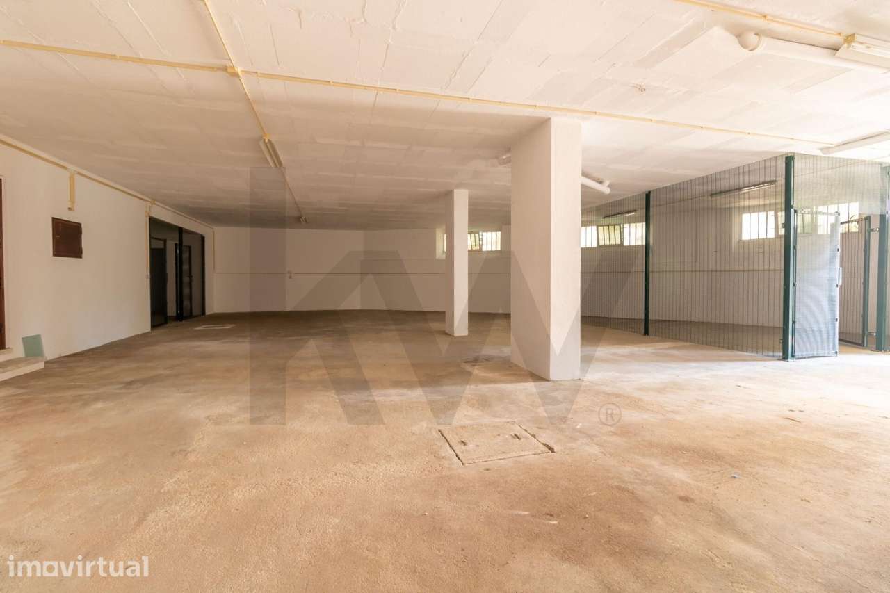 Garagem coberta e fechada com entrada independente | Pampilheira, Casc - Grande imagem: 2/13