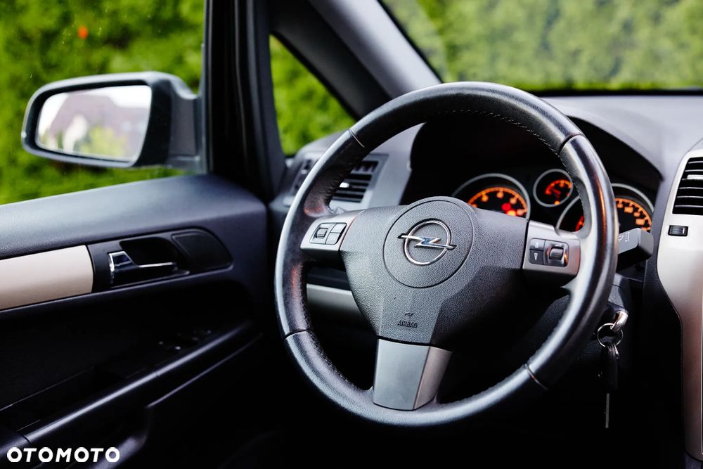 Opel Zafira 1.8 Cosmo - 19