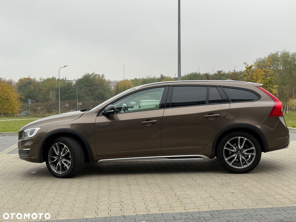 Volvo V60 Cross Country T5 AWD Summum - 2