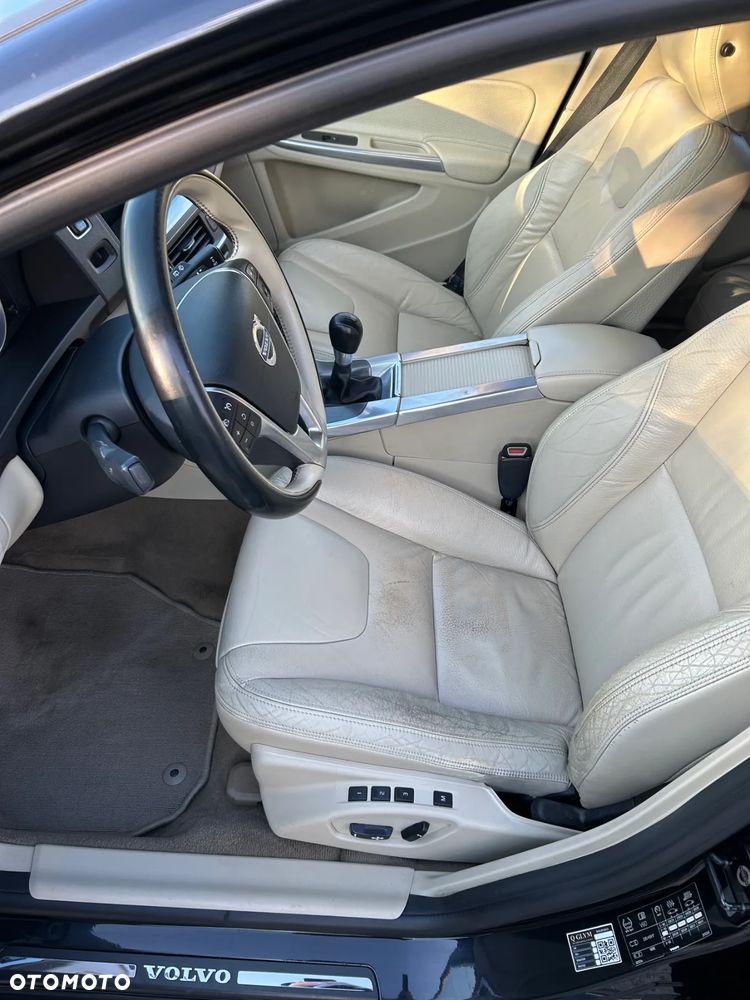 Volvo V60 D5 Summum - 16