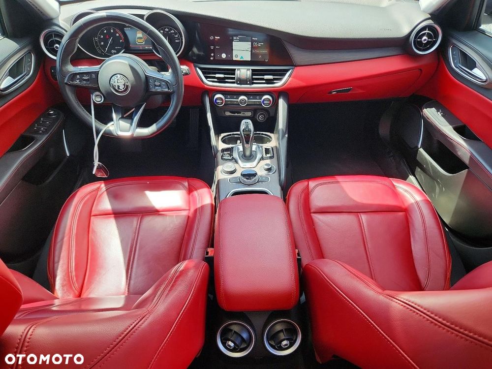 Alfa Romeo Giulia 2.0 Turbo 16V AT8 Veloce Ti - 9