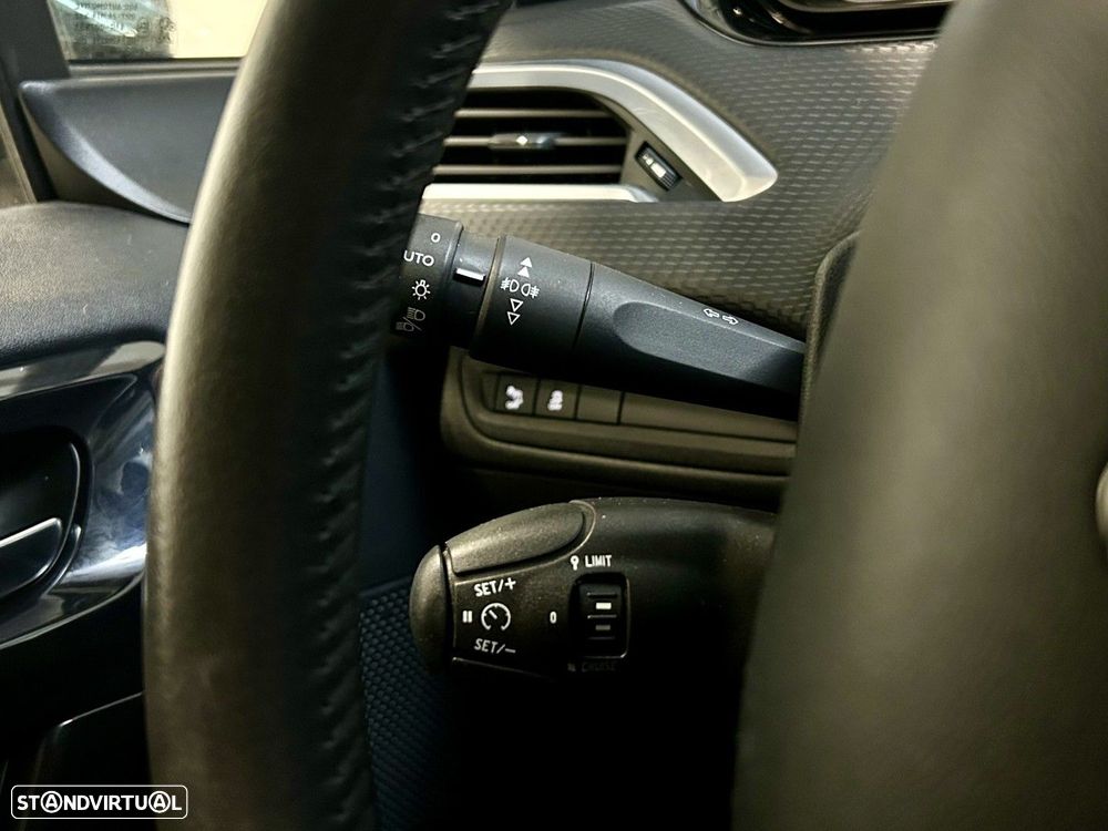 Peugeot 208 1.2 PureTech Style - 11