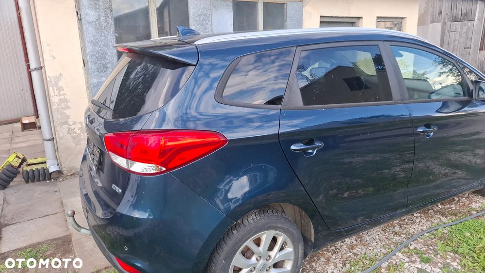 Kia Carens - 4