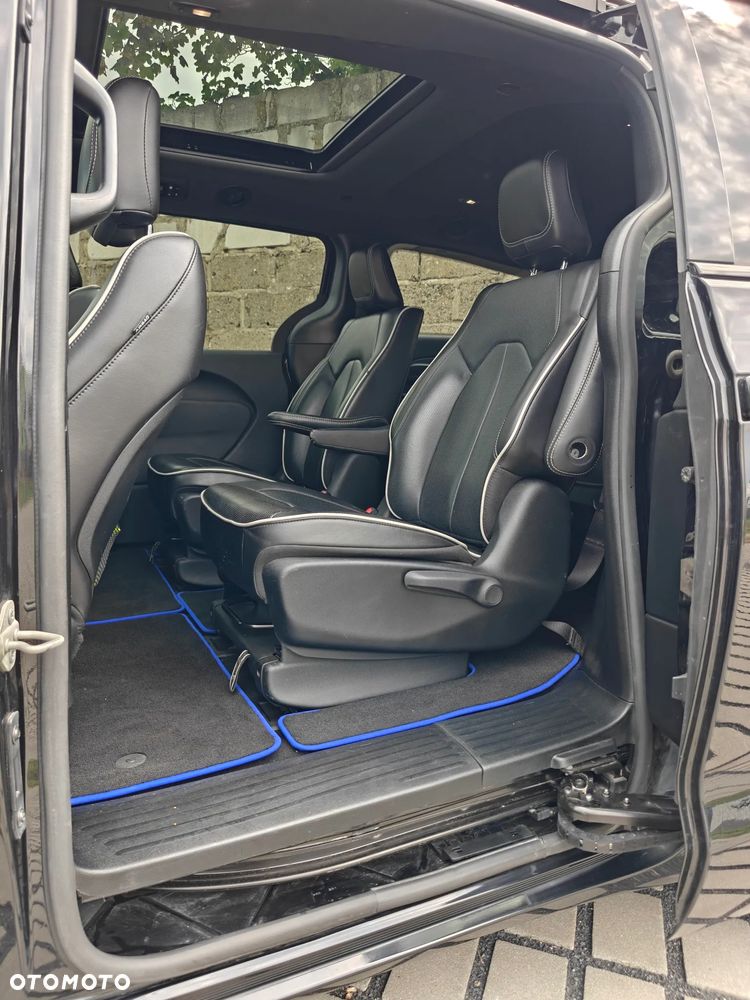 Chrysler Pacifica - 22