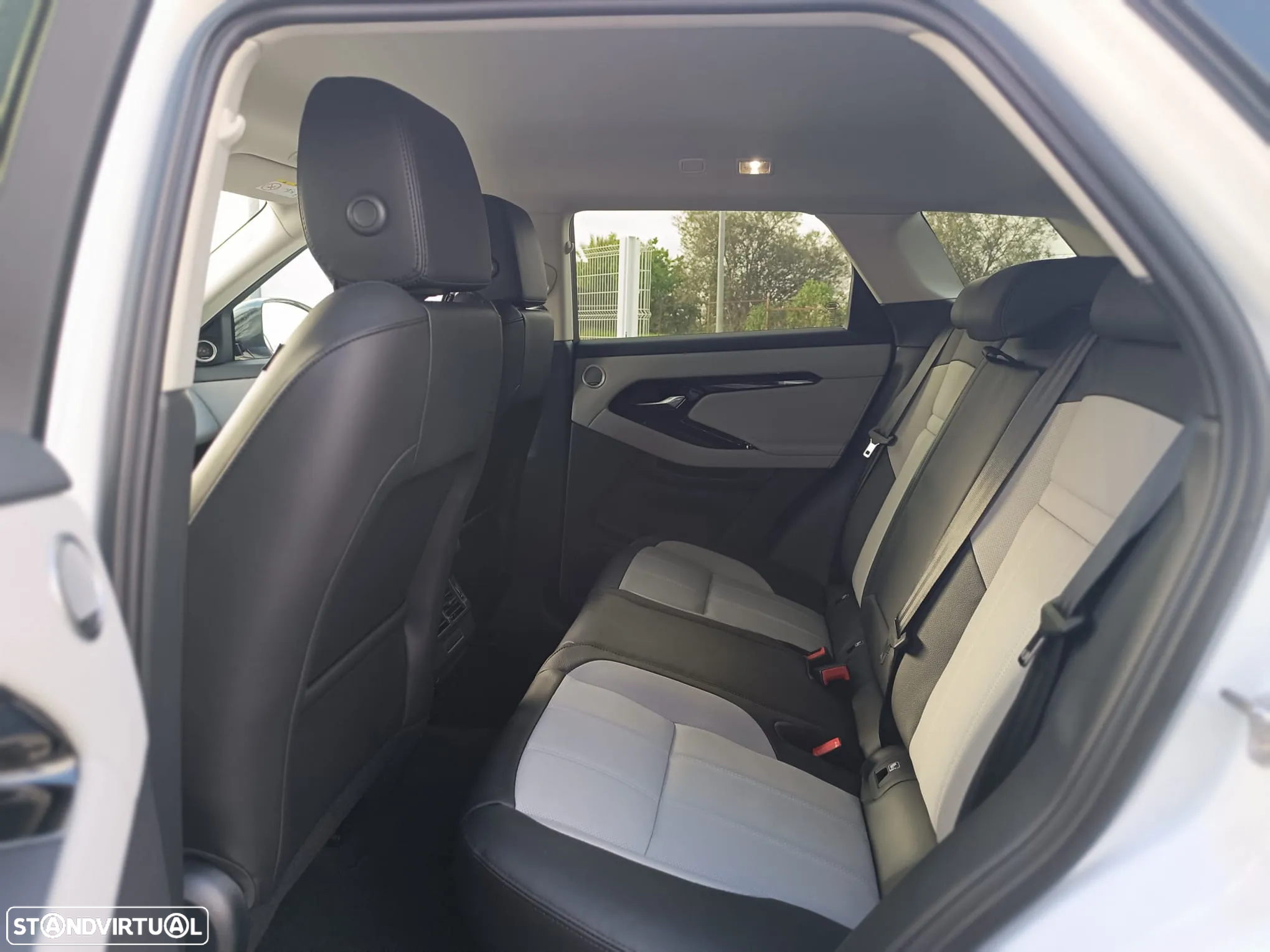 Land Rover Range Rover Evoque 1.5 P160 Dynamic SE Auto - 8