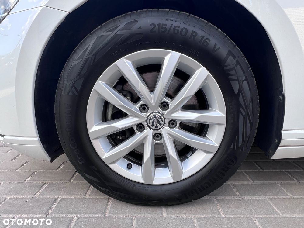 Volkswagen Passat - 34