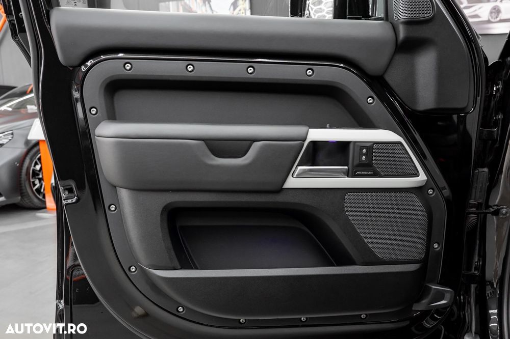 Land Rover Defender 130 3.0 P400 MHEV X-Dynamic HSE - 38