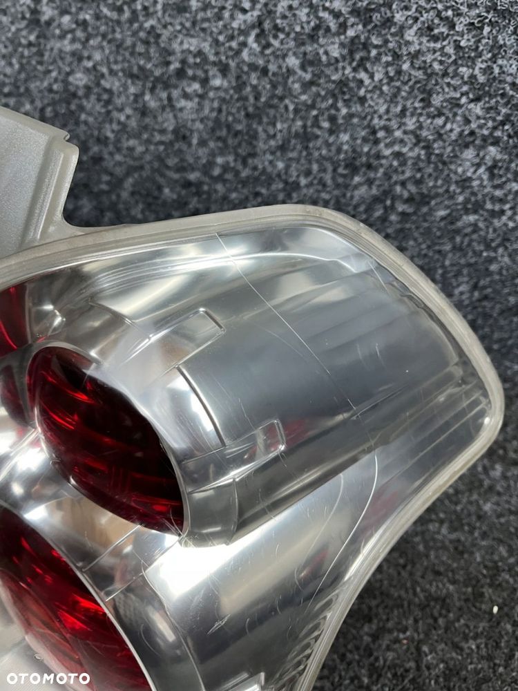toyota corolla verso II lampa prawy tył tylna - 6