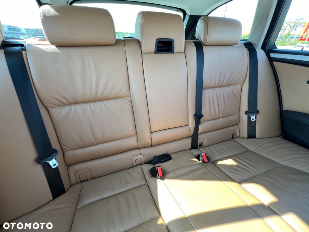 BMW Seria 5 525i xDrive Touring - 25