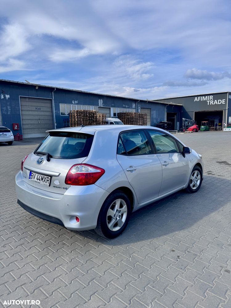 Toyota Auris 1.8 L VVT-i HSD Sol - 4