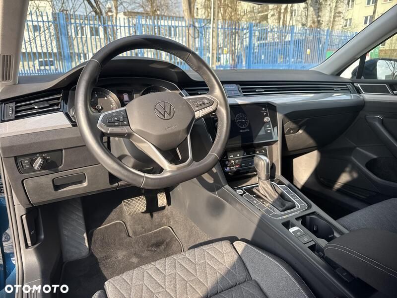Volkswagen Passat - 11