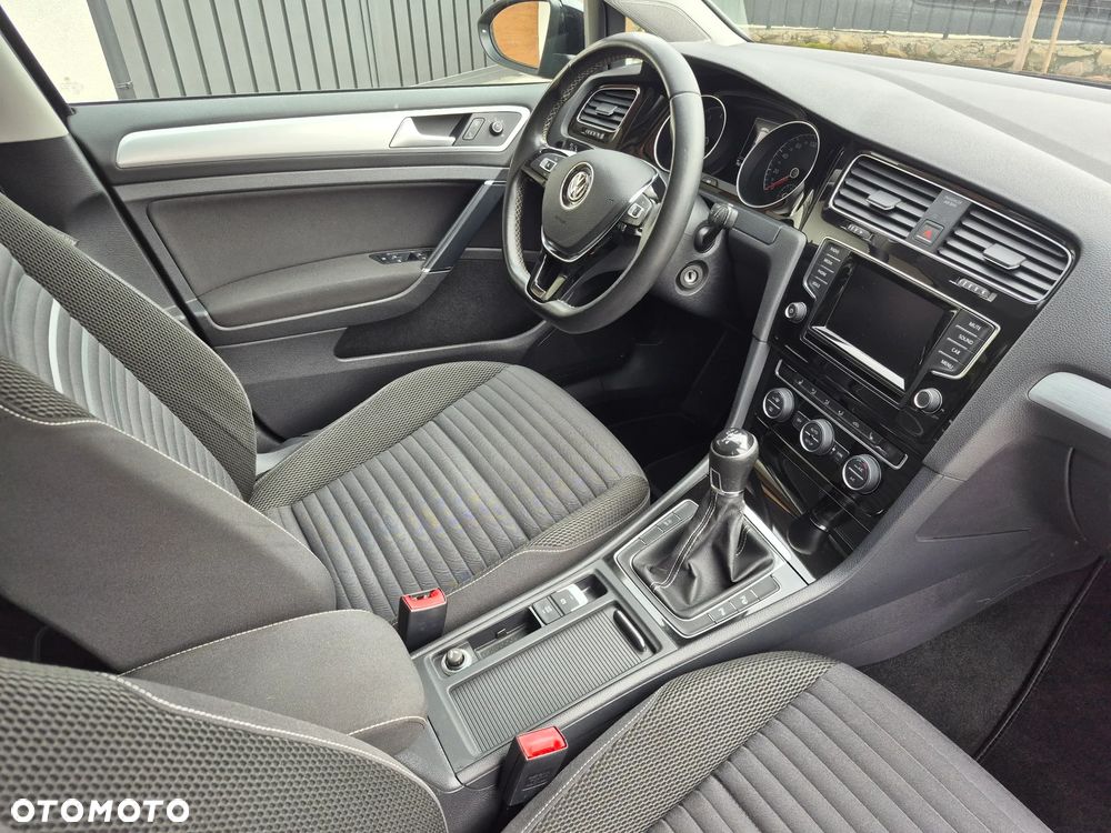 Volkswagen Golf - 32