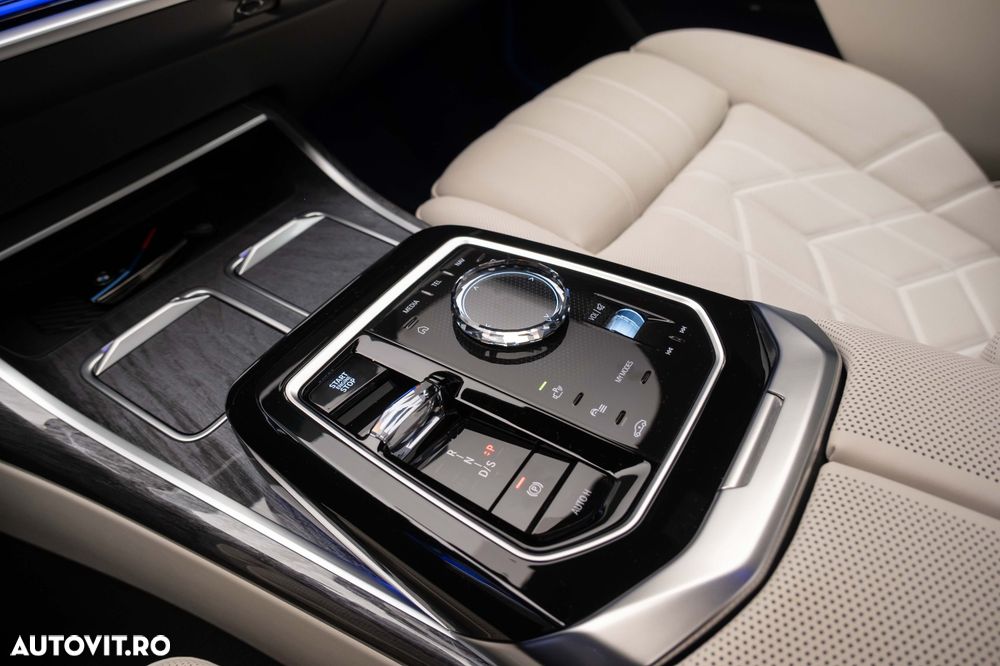 BMW M7 M760e xDrive AT PHEV - 24