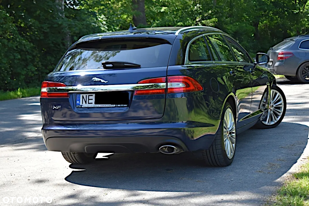 Jaguar XF 2.2 D Premium Luxury - 4